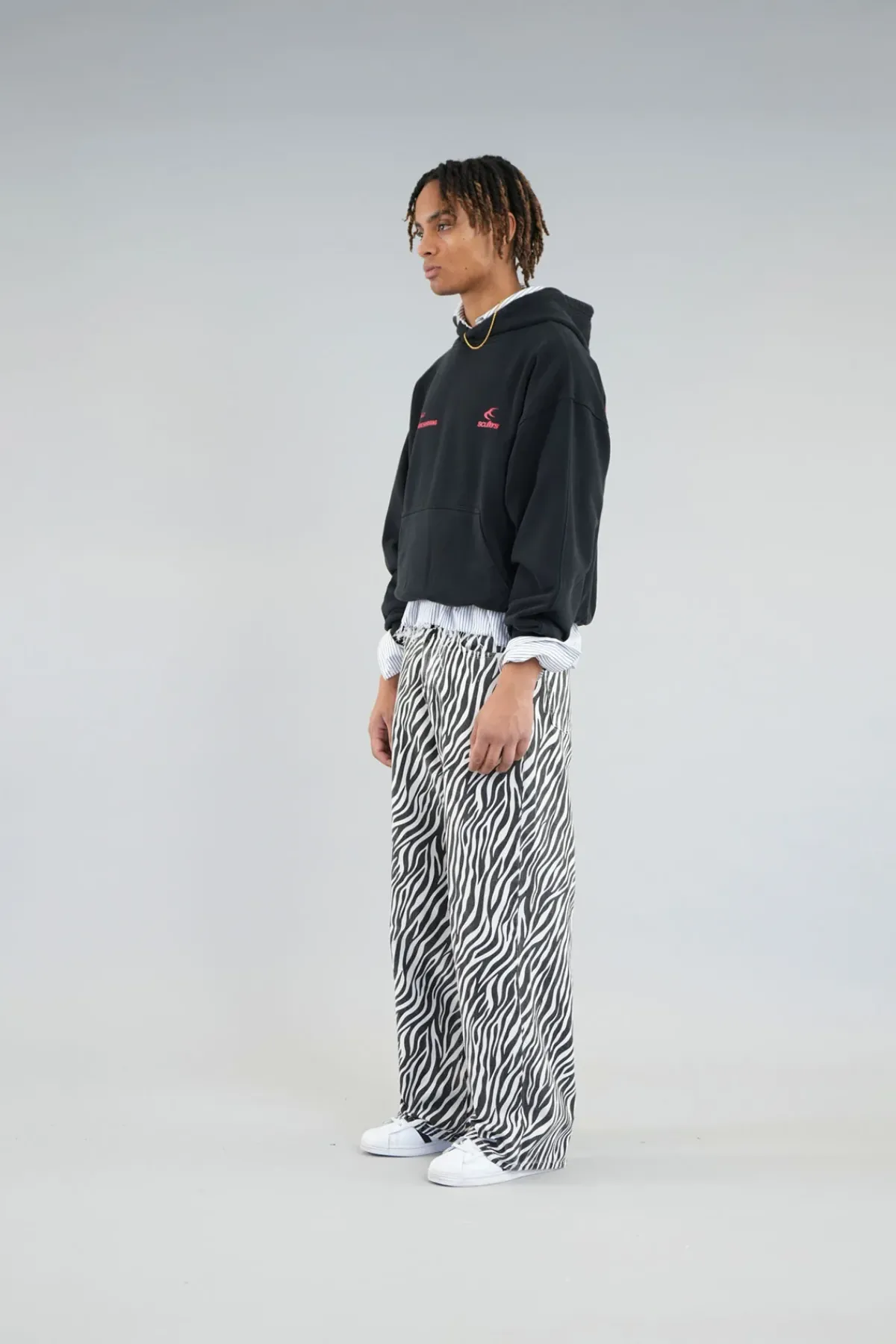 Scuffers Hoodies^Globally Black Hoodie