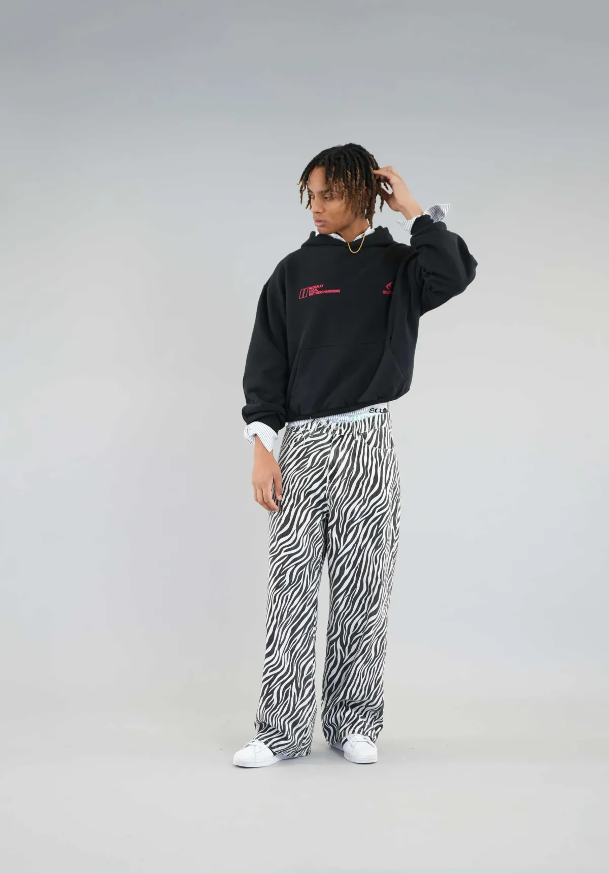 Scuffers Hoodies^Globally Black Hoodie